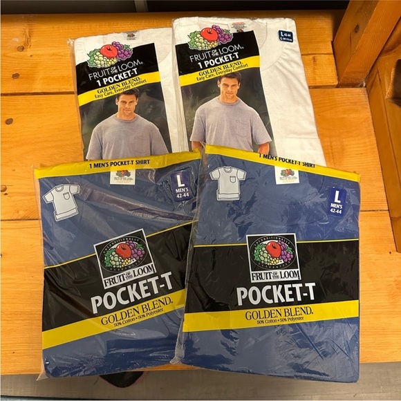 Fruit of the Loom Other - Fruit of the Loom Pocket Tee